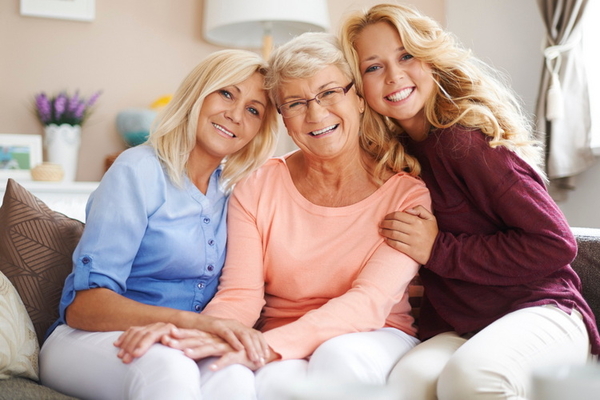 Frauen - 3 - Generationen Frauen - 3 - Generationen
