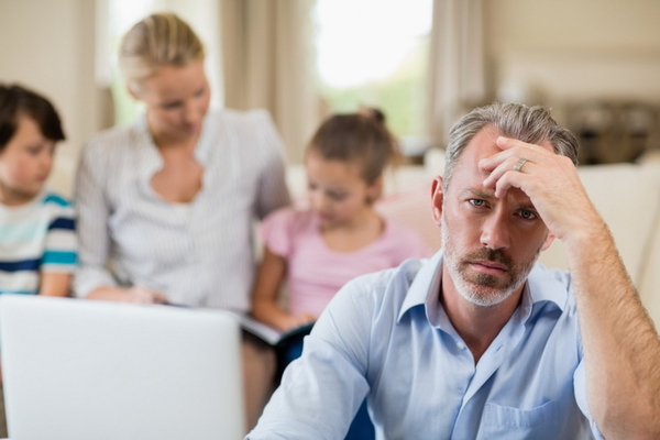 Praxis-Beispiel "Familienvater" überlegt, ob er zur Steigerung seiner Kapitalrendite in Aktien investieren soll? Praxis-Beispiel "Familienvater" überlegt, ob er zur Steigerung seiner Kapitalrendite in Aktien investieren soll?